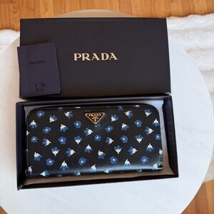 Authentic PradaZip-Around Wallet Saffiano Leather-Floral Print Full Set like new